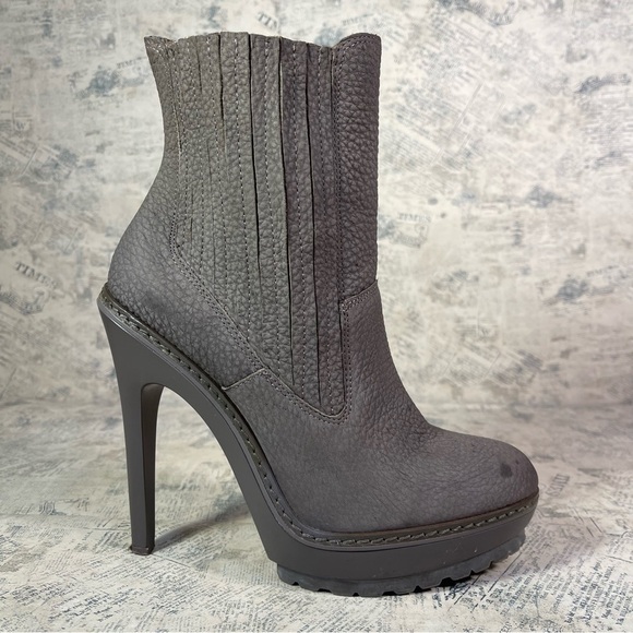 BCBGMaxAzria Virginia All Leather Platform Stiletto Heel Pull-on Boot Taupe - Picture 1 of 13